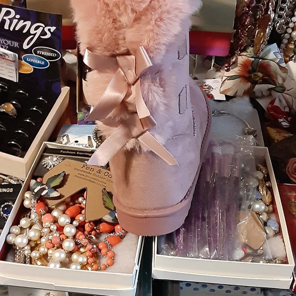 CHARLIE PAIGE PINK BOOTS CUTE COMFY - Picture 2 of 3